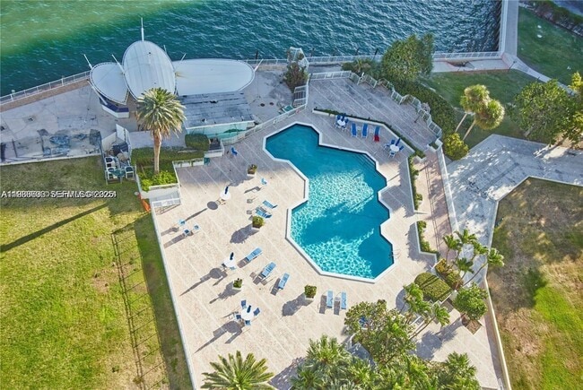 Foto del edificio - 11111 Biscayne Blvd