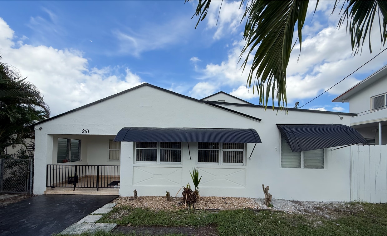 Foto principal - 251 NW 49th Ave