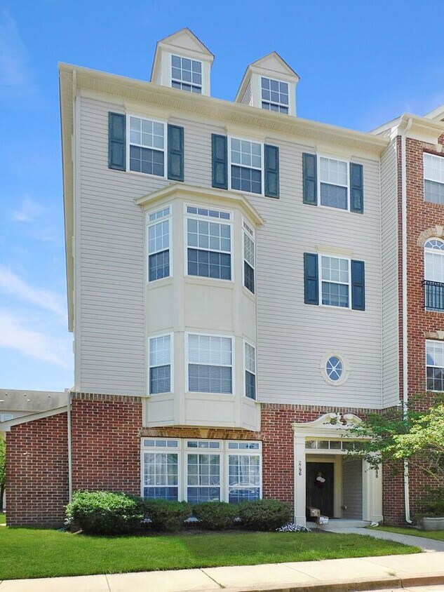 Primary Photo - 3 Level Condo with 1 Car Garage and Privat...