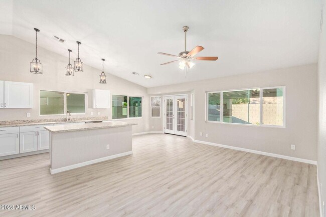 Foto del edificio - 8638 W Willow Ave