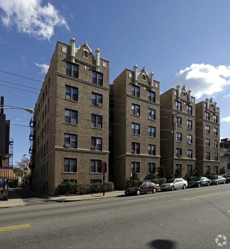 Building Photo - Highland House Condominiums
