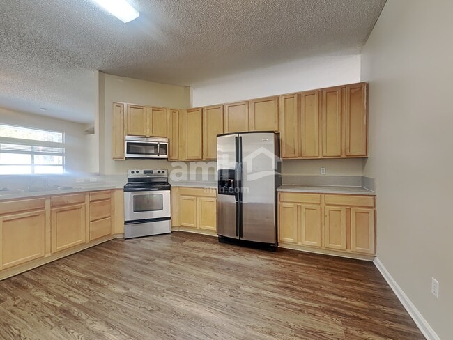 Foto del edificio - 23856 Flora Parke Blvd