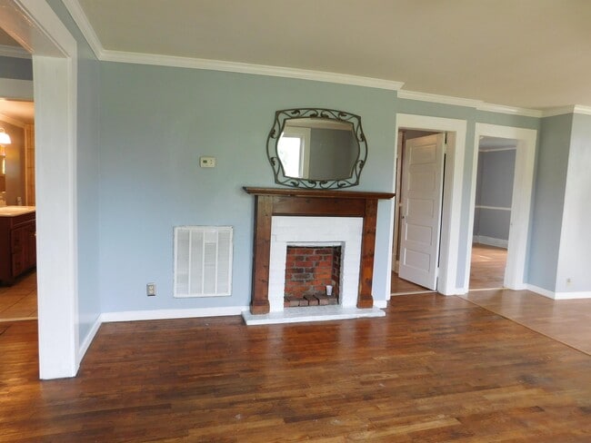 Building Photo - 530 6th St