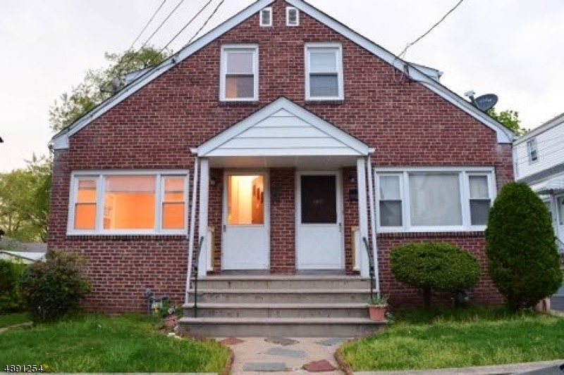 Primary Photo - 23 Roselyn Pl