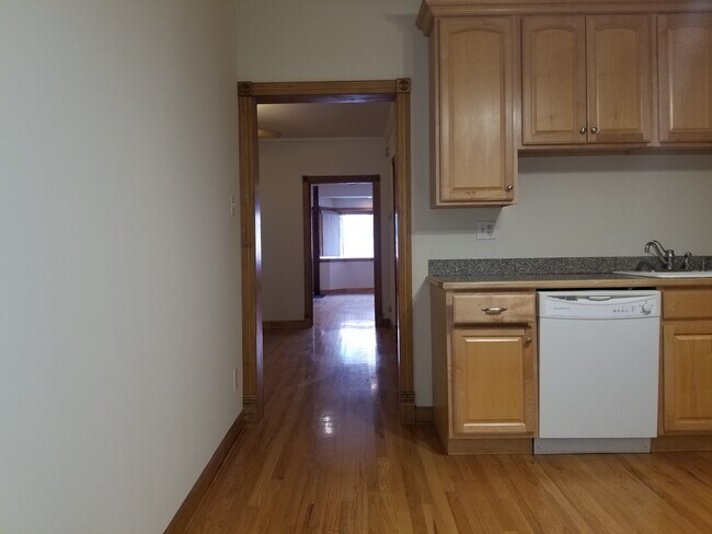 Foto del edificio - 2905 W Belmont Ave