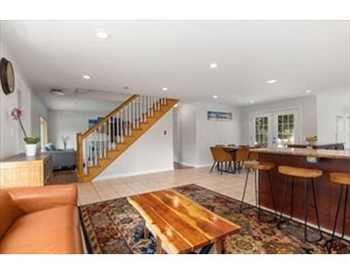 Building Photo - 34 Hillview Rd