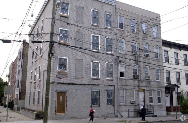 Building Exterior - 23 Saint Pauls Ave