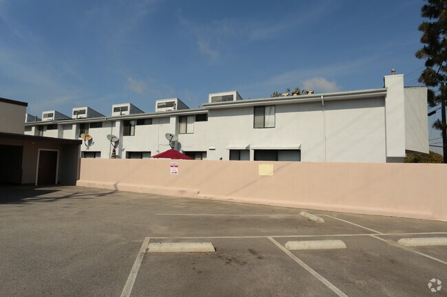 Building Photo - 501 Center Street