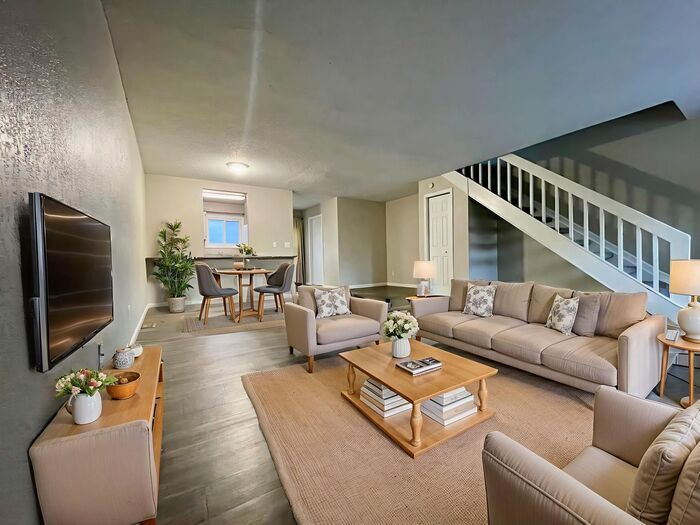 Spacious 3-bedroom, 2.5-bathroom Townhome - Spacious 3-bedroom, 2.5-bathroom Townhome