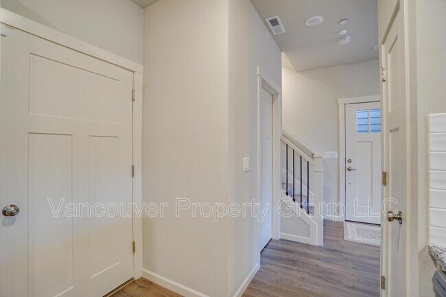 Foto del edificio - 2358 S Brookside Pl
