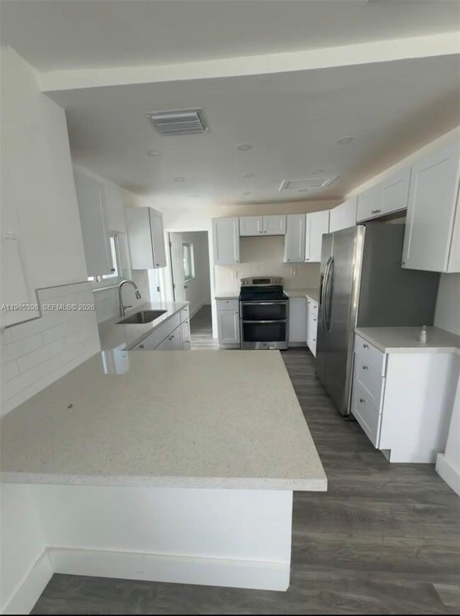 Building Photo - 1637 NW 31st Ave