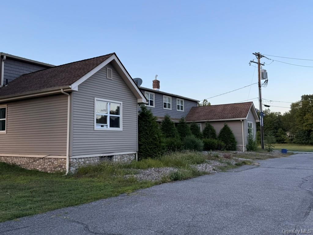 Primary Photo - 881 Burlingham Rd