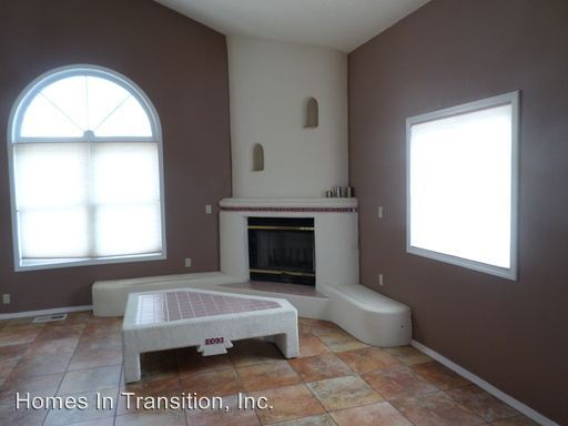 Building Photo - 909 Piedra Larga Pl NE