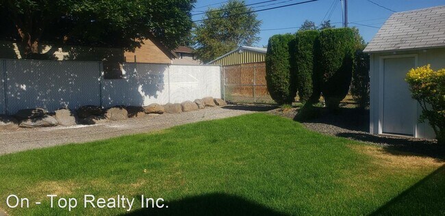 Building Photo - 2 br, 1 bath House - 2821 E. Diamond Ave.