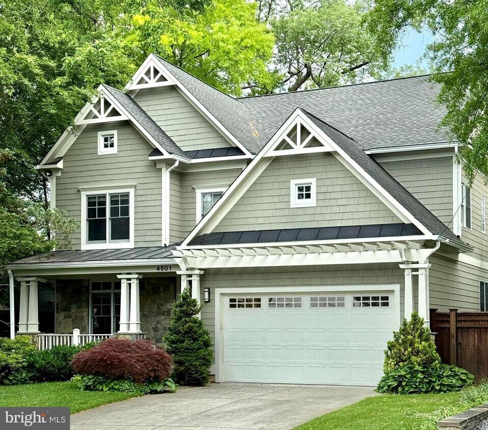 Foto principal - 4501 Walsh St