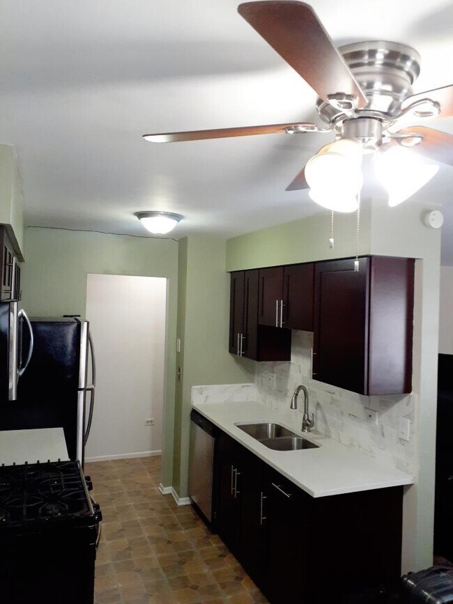 Foto del edificio - 8631 W Foster Ave