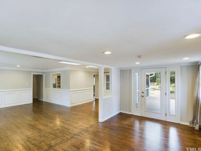 Building Photo - Beautifully Renovated 4 Bedroom 3 Full Bat...
