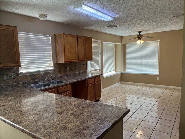 Foto del edificio - 13967 Dentwood Dr