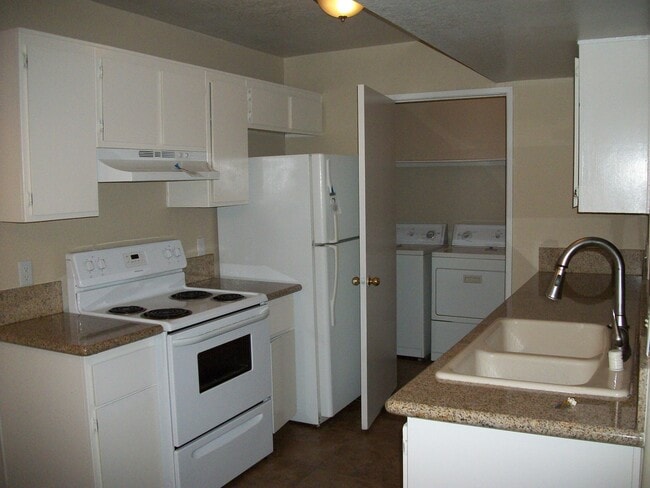 Building Photo - Ready to Move in and Call Home