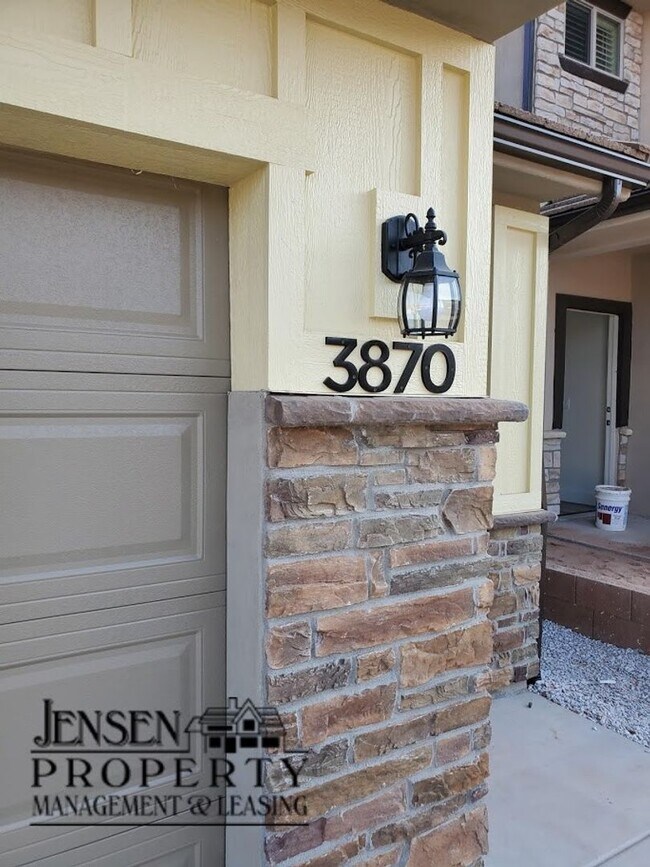 Building Photo - 4 Bedroom Home in Desert Bluffs