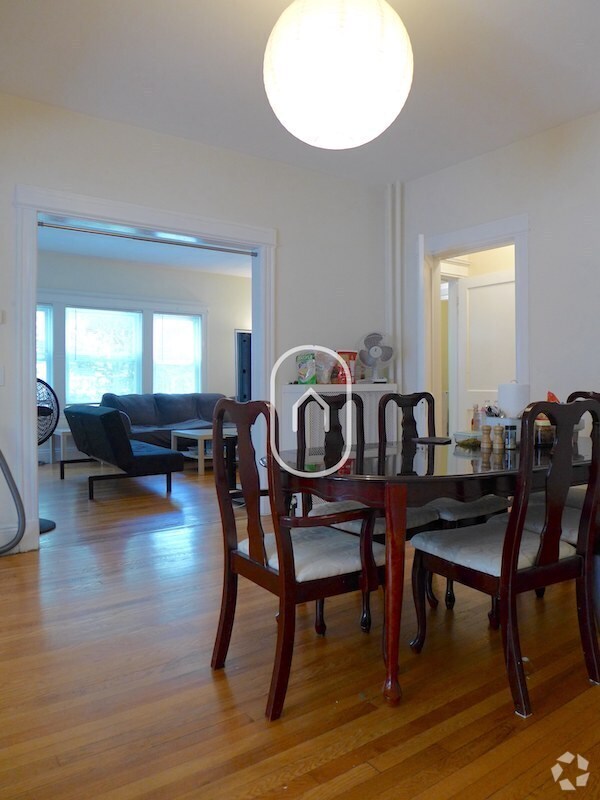 Building Photo - 17 Thorndike St