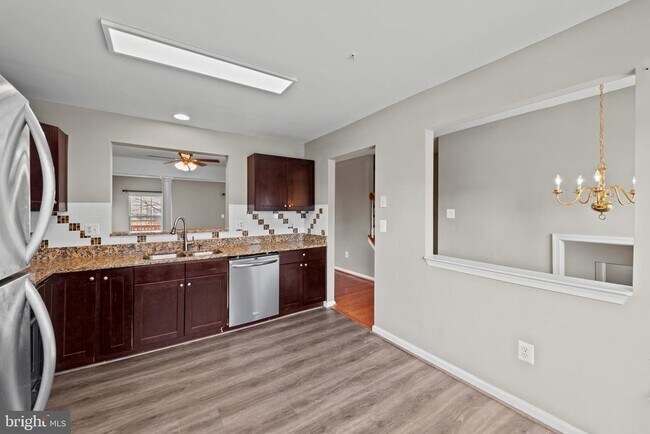 Foto del edificio - 8833 Hawthorne Ct