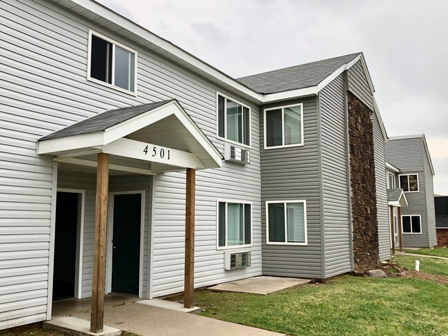 Building Photo - 4501 Yorkshire Dr