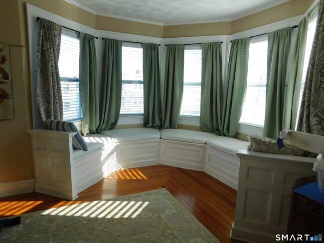 Building Photo - 195B Pequot Ave