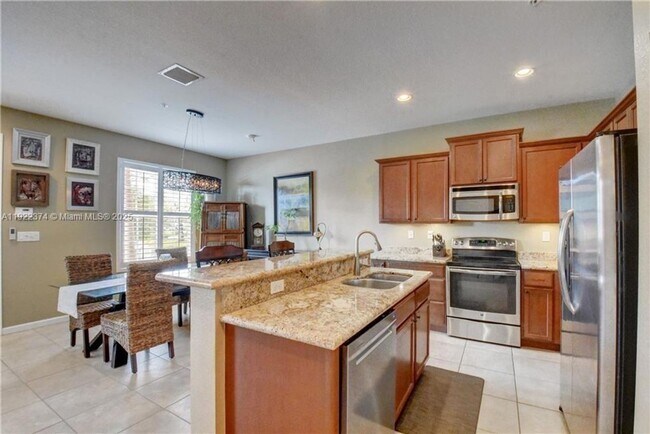 Foto del edificio - 256 SW 6th Ct