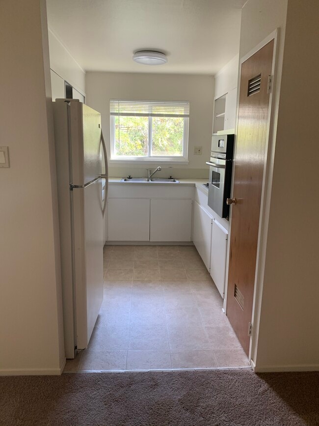 Kitchen - 1830 Ednamary Way