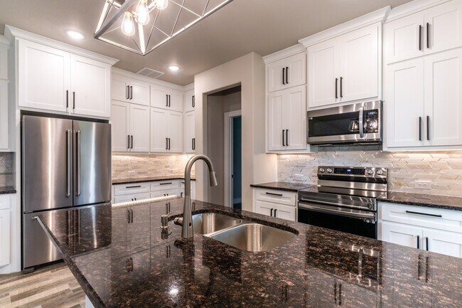 Building Photo - 310 Ditto Ave