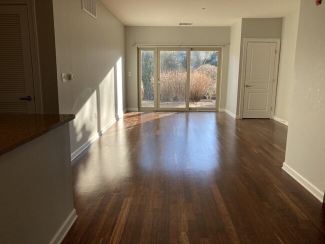 Building Photo - 5 Repton Pl