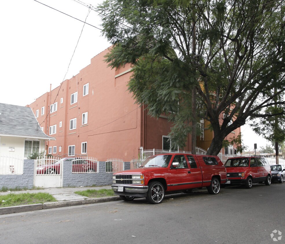 Foto del edificio - 5437 Virginia Ave