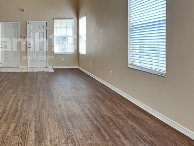 Foto del edificio - 1626 Mosaic Forest Dr