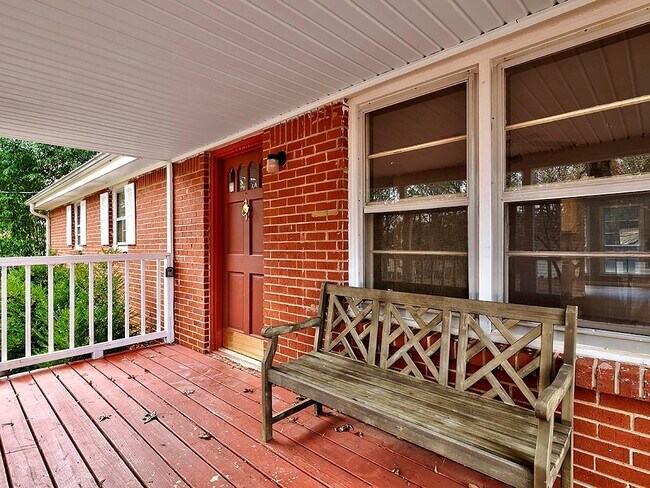 Building Photo - 3802 Villa Ct