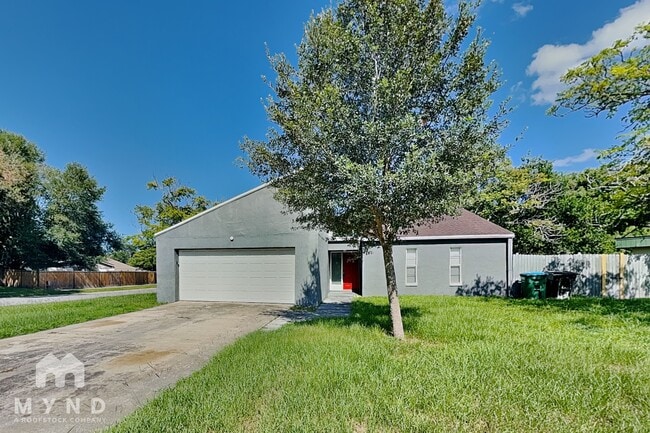 Building Photo - 209 Banyan Ct