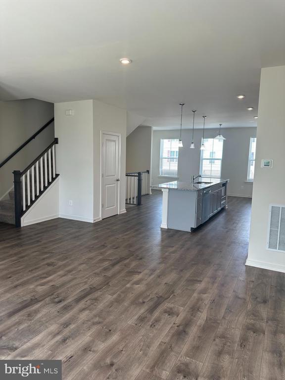 Foto del edificio - 423 Snowberry Ln