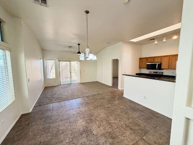 Foto del edificio - 16620 S 48th St