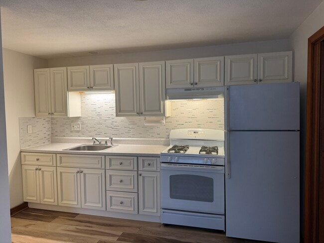 Photo - 11 Brattle St Apartments