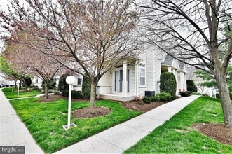 Building Photo - 701 Dresher Woods Dr