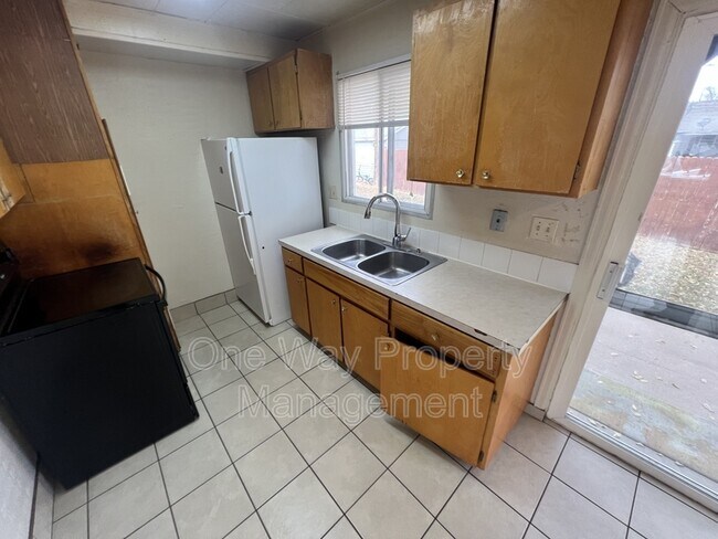 Foto del edificio - 2415 6th Ave