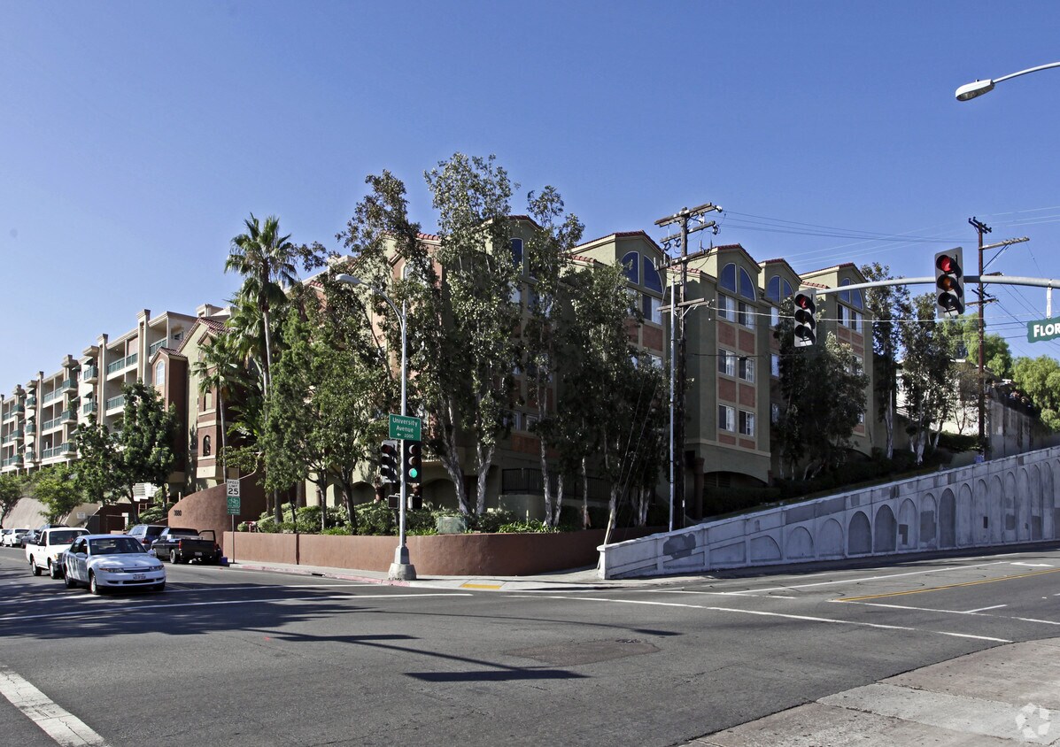 Building Photo - 3880 Florida St