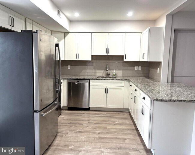 Building Photo - 1505 Potters Pl