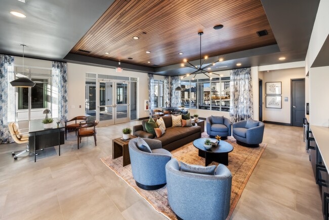 Building Photo - Creekstone at 316