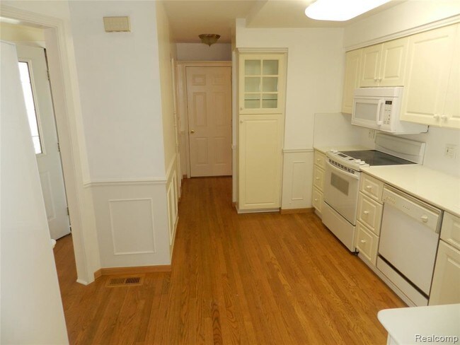 Building Photo - 48108 Colony Farm Cir