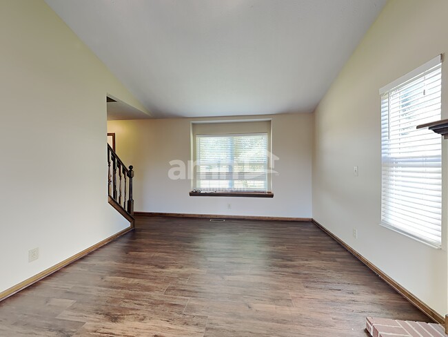 Foto del edificio - 5017 Open Meadow Dr
