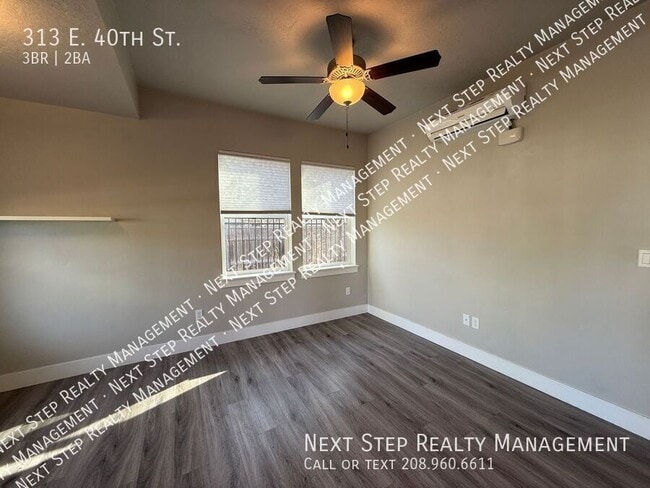 Building Photo - 313 E 40th St