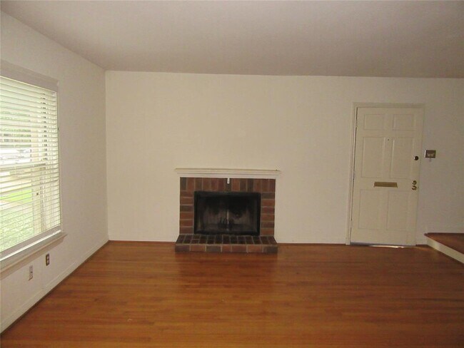 Building Photo - 6456 Bordeaux Ave