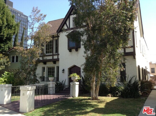 Foto del edificio - 726 S Dunsmuir Ave