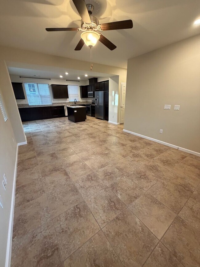 Foto del edificio - Elegant Low-Maintenance Living Near Golden Eagle & Kiley Lake!